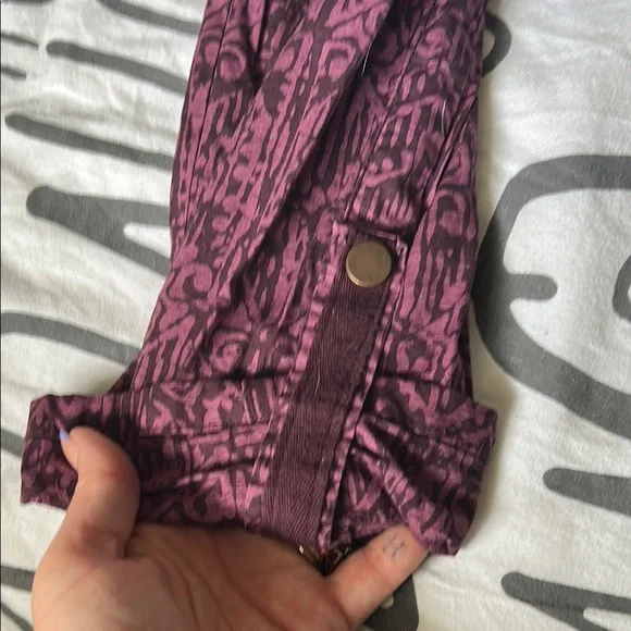 Purple patterned capris - Picture 4 of 7
